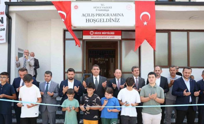 Düzce’de depremde yıkılan bir cami daha yeniden inşa edildi