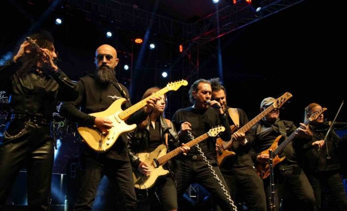 Edirne’de konser veren Kıraç, Güllü’yü andı