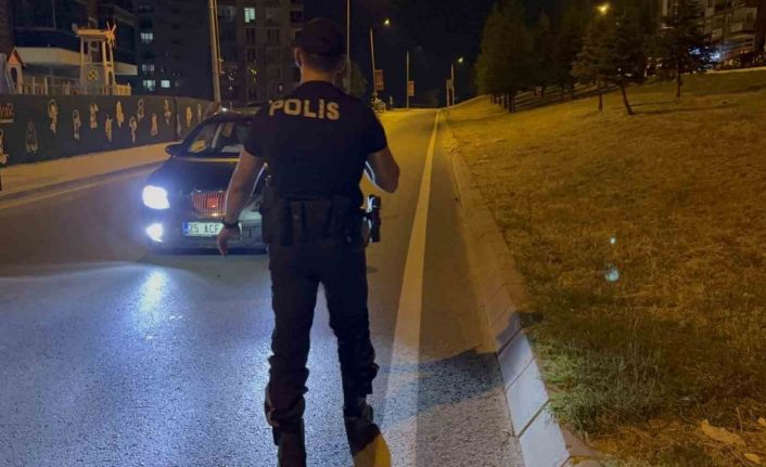 Edirne’de şok uygulama: Araçlar didik didik arandı