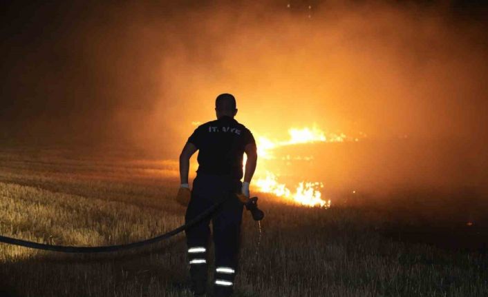 Edirne’de tarlada çıkan anız yangını korkuttu