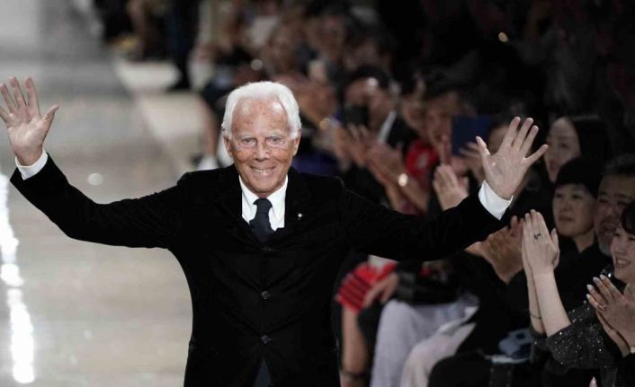 Efsanevi İtalyan moda tasarımcısı Giorgio Armani hayatını kaybetti