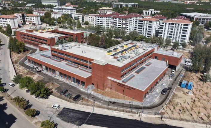 Elazığ’da CHP’li belediyelerin yapımını üstlendiği okul halen bitmedi