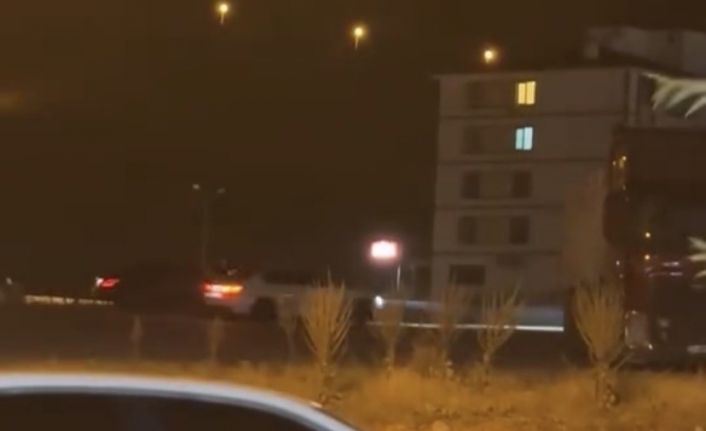 Elazığ’da drift atan araç kameralara yansıdı