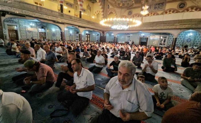 Elazığ’da Mevlid Kandili’nde camiler doldu