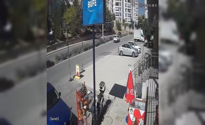 Elazığ’da otomobil istinat duvarına çarptı: 2 yaralı