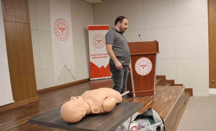 Elazığ’da sağlık çalışanlarına eğitimler sürüyor