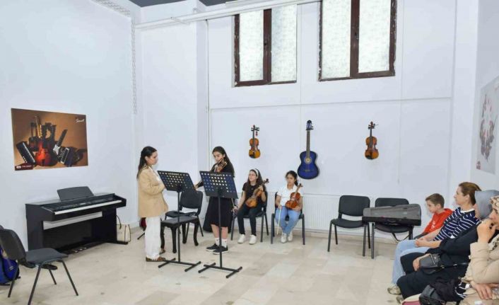 Esenyurt Belediyesi Kadın Sanat Merkezi’nde dersler başladı