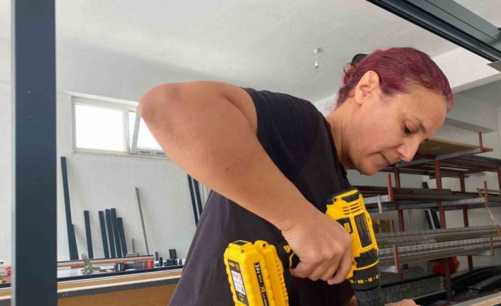 Eşi eleman bulamayınca kolları sıvadı, sanayide 2 yılda usta oldu