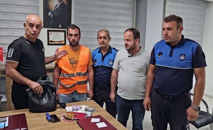 Ev almak için biriktirdiği altın ve parayı parkta unuttu