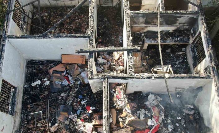 Evi küle döndü, çaresizlik içinde izledi: "Gözümün önünde 10 dakikada çöktü, televizyon izler gibi izledim"