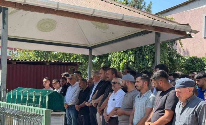 Fabrikada zehirlenerek hayatını kaybeden işçi toprağa verildi