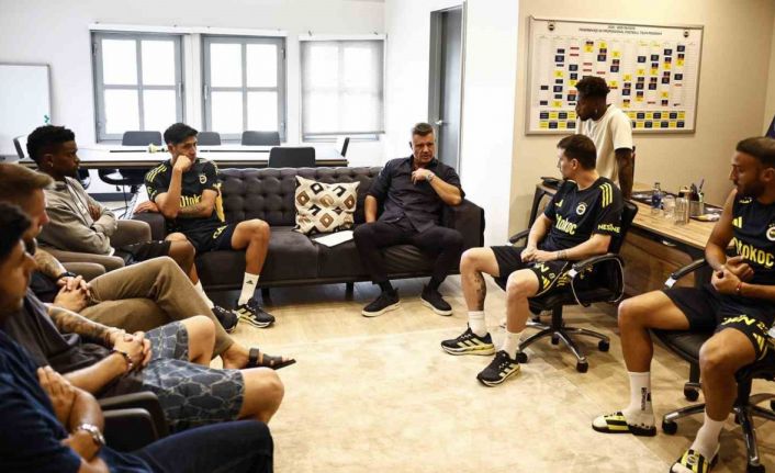 Fenerbahçe’de Başkan Sadettin Saran futbolcularla bir araya geldi