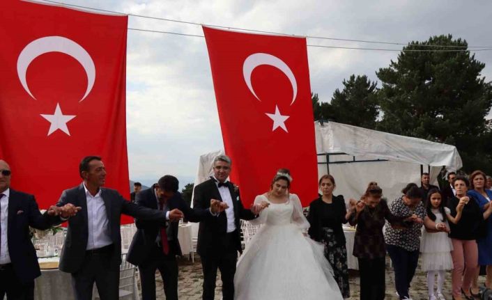 Festival havasında düğün