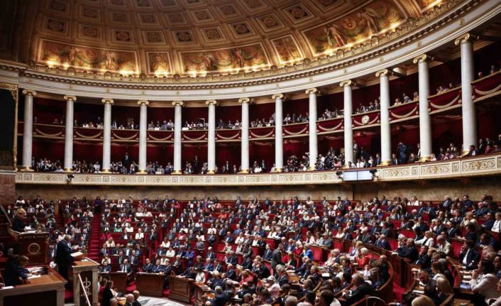 Fransa’da güvenoyu alamayan François Bayrou hükümeti düştü