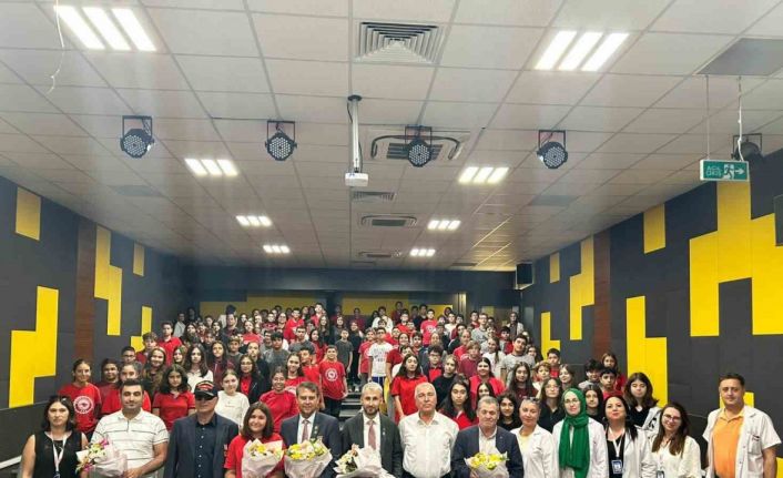 Gaziler, gençlere vatan ve bayrak sevgisini anlattı