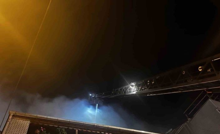 Gaziosmanpaşa’da 5 katlı binadan alevler yükseldi