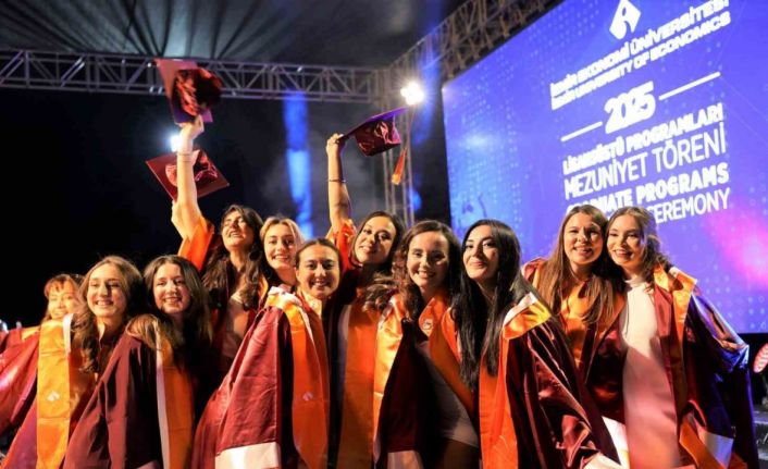 Geleceğin liderleri diplomalarını aldı