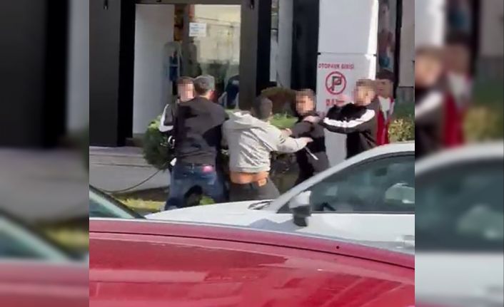 Gençler arasındaki tekme ve yumruklu kavga