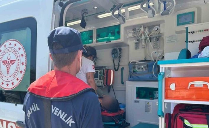 Gezi teknesinde yaralanan çocuk için tıbbi tahliye