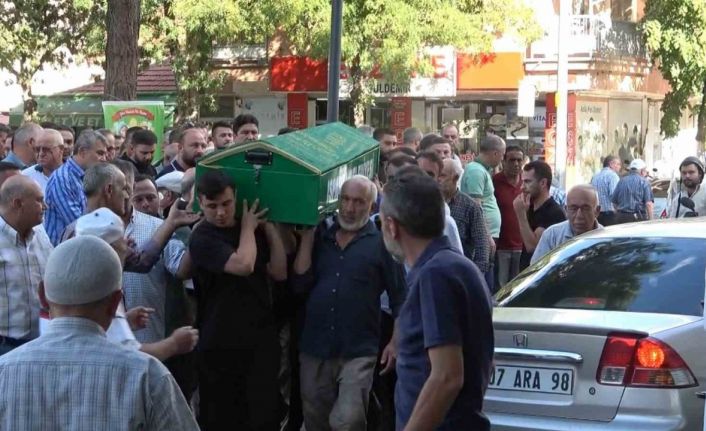 Görev başındayken otomobilin çarptığı güvenlik görevlisi hayatını kaybetti