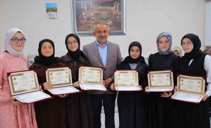 Hafızlar belgelerine kavuştu