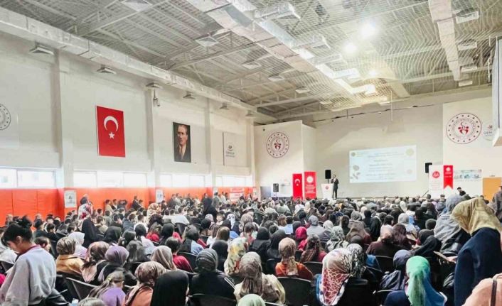 Hakkari’de "Hazreti Peygamber ve Aile Konferansı" düzenlendi