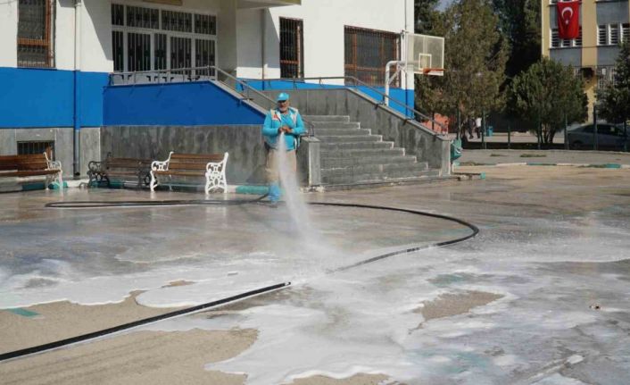 Haliliye Belediyesinden okullarda eğitim öncesi temizlik seferberliği