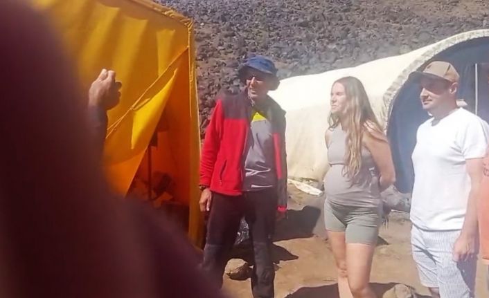 Hamile turist dağcı Ağrı Dağı’na tırmanışa geçti