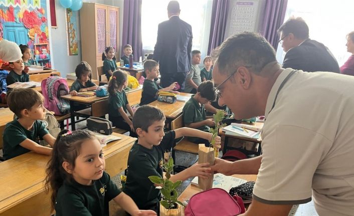 ’Her çocuk bir fidan, ilk ders yeşil vatan’ etkinliği Mersin’de gerçekleştirildi