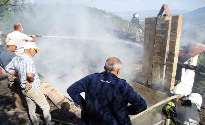 Hisarcık’ta bir evde çıkan yangın ormana sıçramadan söndürüldü