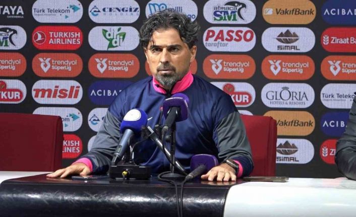 İlhan Palut: "Yine kötü bir golle maçı kaybettik"