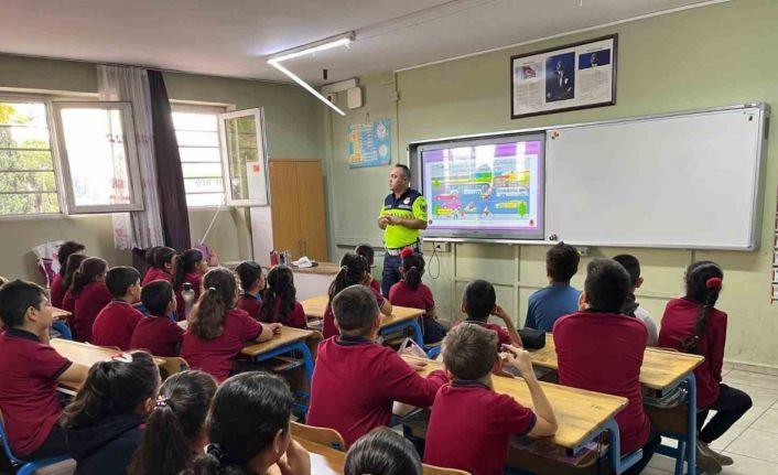 İlkokul öğrencilerine trafik eğitimi verildi