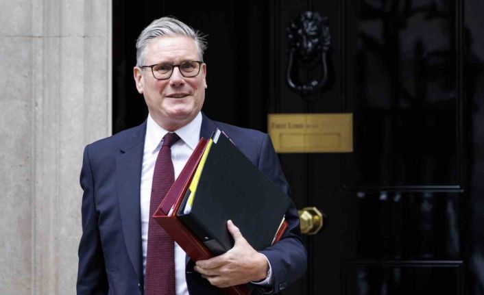 İngiltere’de Başbakan Yardımcısı’nın istifası sonrası kabine değişikliğine gidildi