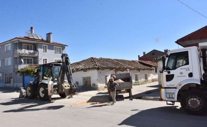 İnönü Belediyesi’nden ilçe içi yollarda bakım çalışmaları devam ediyor