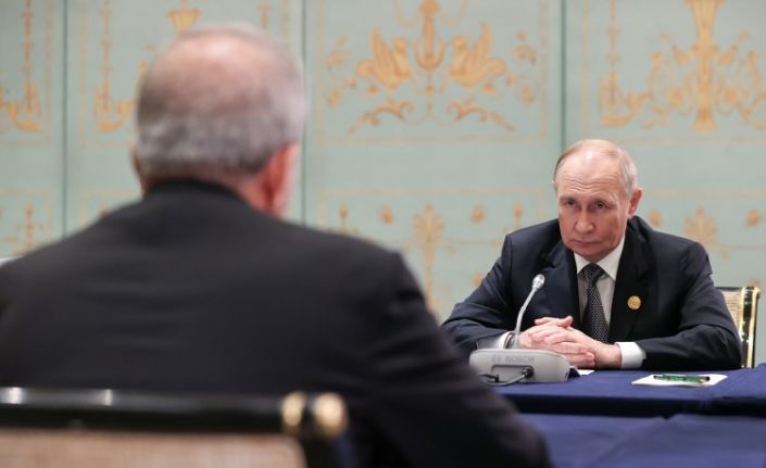 İran Cumhurbaşkanı Pezeşkiyan, Rusya Devlet Başkanı Putin ile bir araya geldi