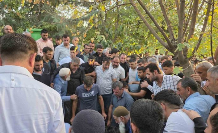 İskenderun’daki feci kazada ölen 3 arkadaş memleketlerinde toprağa verildi