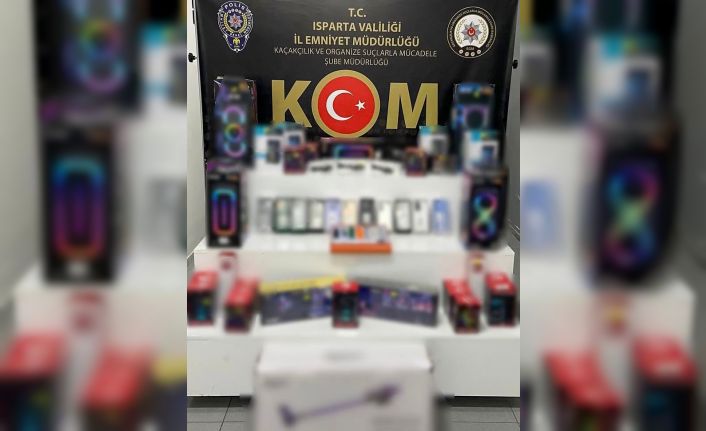 Isparta’da kaçakçılık operasyonu: Çok sayıda elektronik eşya ele geçirildi