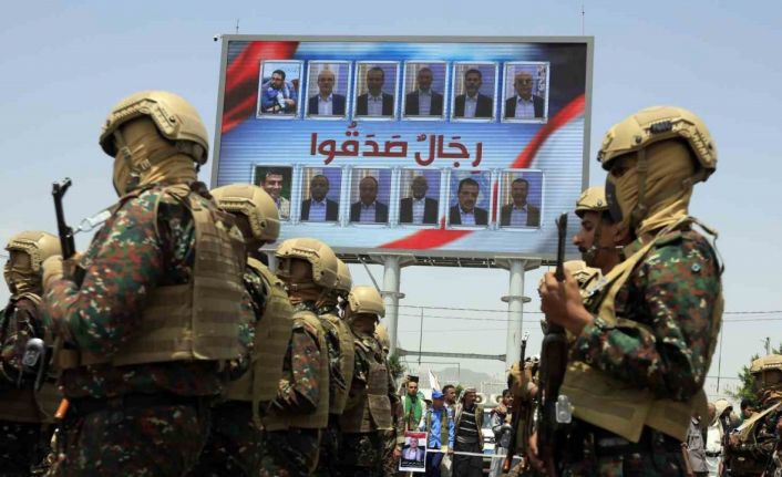 İsrail saldırısında ölen 12 Husi yetkili için cenaze töreni düzenlendi