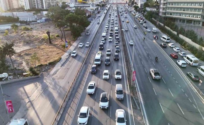 İstanbul’da iş çıkışı trafiği dron ile görüntülendi