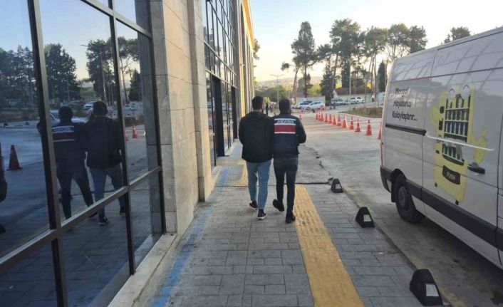 İzmir merkezli 16 ilde FETÖ operasyonu: 35 gözaltı