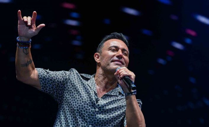 İzmir’de Mustafa Sandal coşkusu