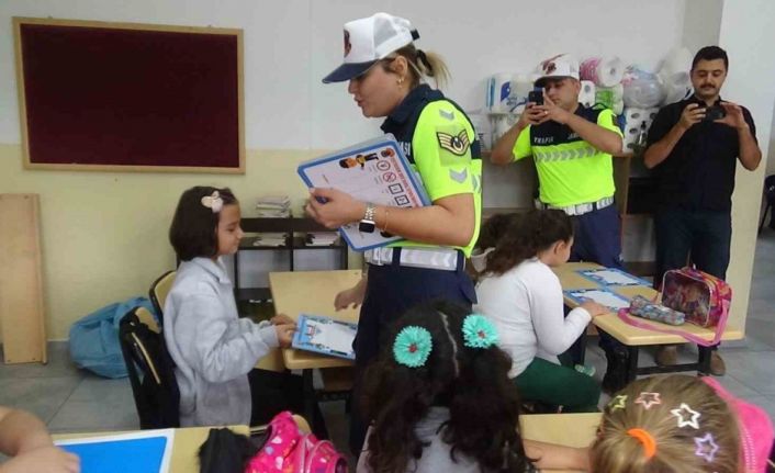 Jandarma sınıf sınıf gezdi, minikleri bilgilendirdi