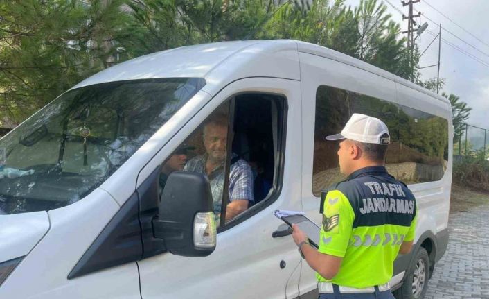 Jandarmadan okul servis araçlarına denetim