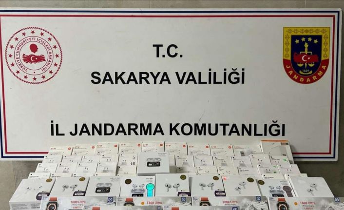 Jandarmanın durdurduğu araçtan adeta kaçak elektronik fabrikası çıktı
