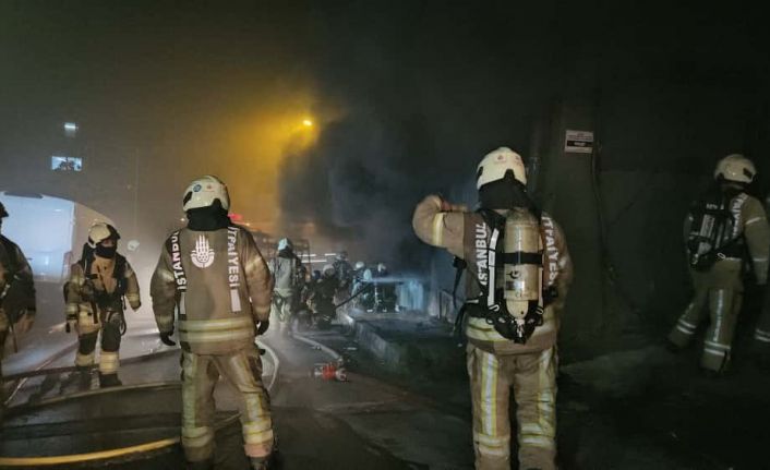 Kağıthane’de 5 katlı bina alevlere teslim oldu