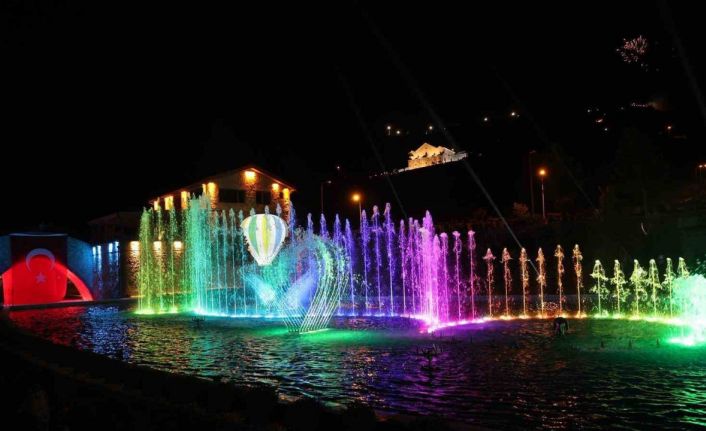 Kapadokya su ve ışık sahnesi Nevşehirlilerin gözdesi oldu