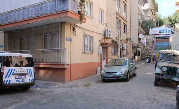 Kapının önüne koyulan çöp, ekipleri harekete geçirdi