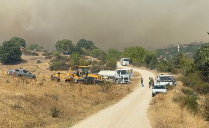 Karabük’te çıkan orman yangını Kastamonu’ya sıçradı: Alevlerin yaklaştığı köy tahliye edildi