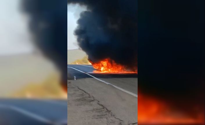 Karabük’teki feci kaza kamerada: Otomobilller alev topuna döndü