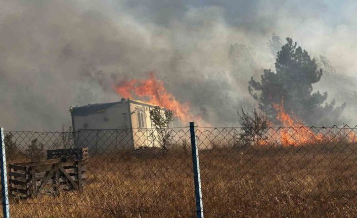 Karabük’teki yangın evlere sıçradı